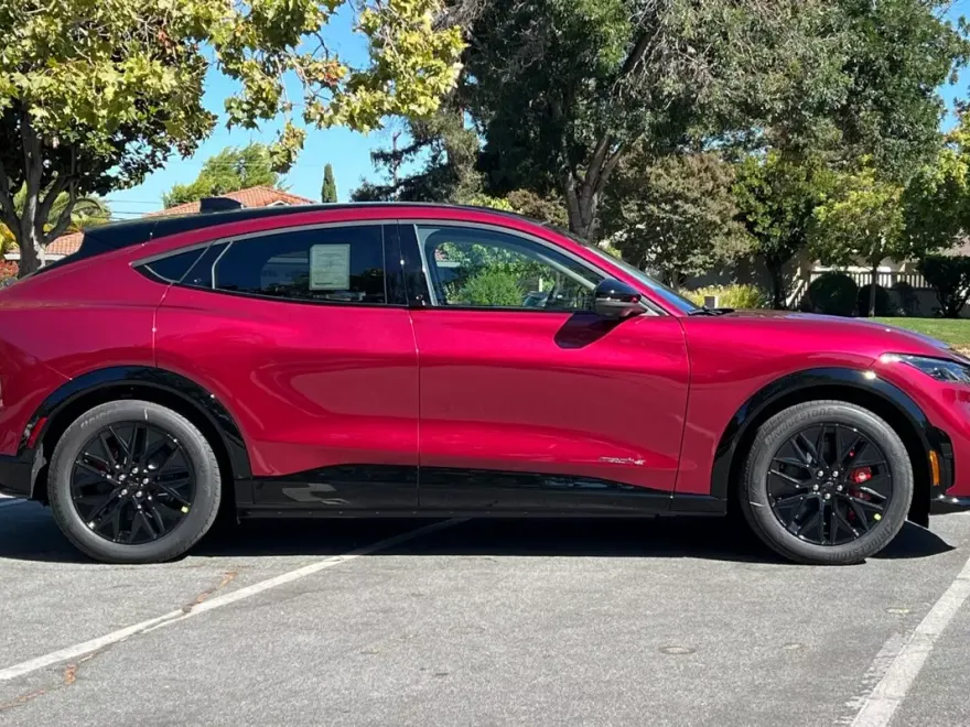 2025 Ford Mustang Mach-E Premium photo 1