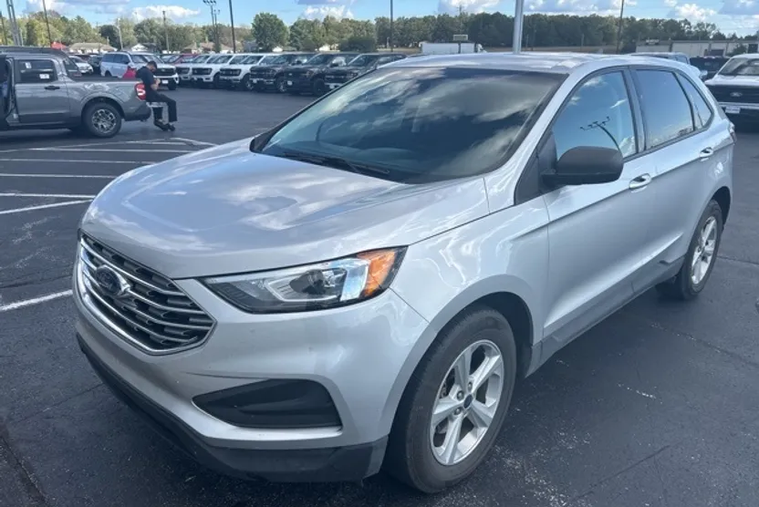 2019 Ford Edge SE photo 1