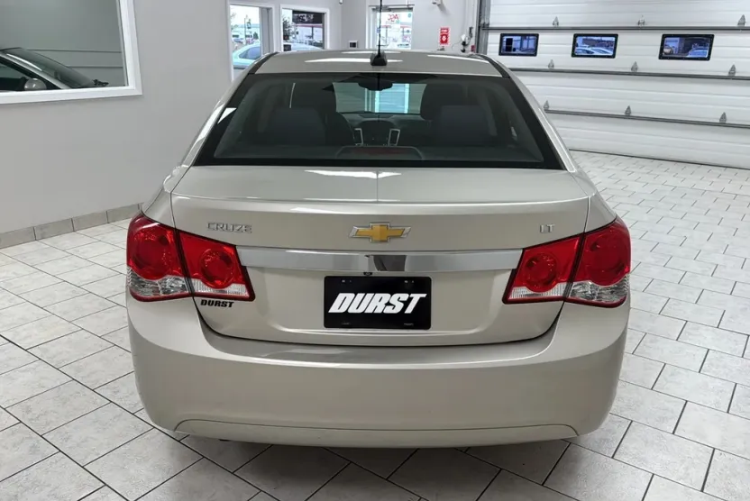 2015 Chevrolet Cruze photo 1
