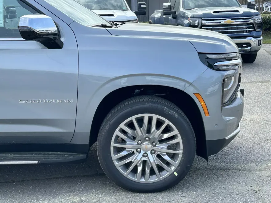2025 Chevrolet Suburban Premier photo 1