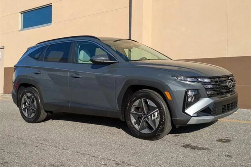 2025 Hyundai Tucson SEL photo 1