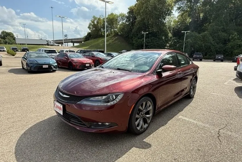 2015 Chrysler 200 S photo 1