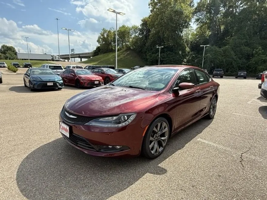 2015 Chrysler 200 S photo 1