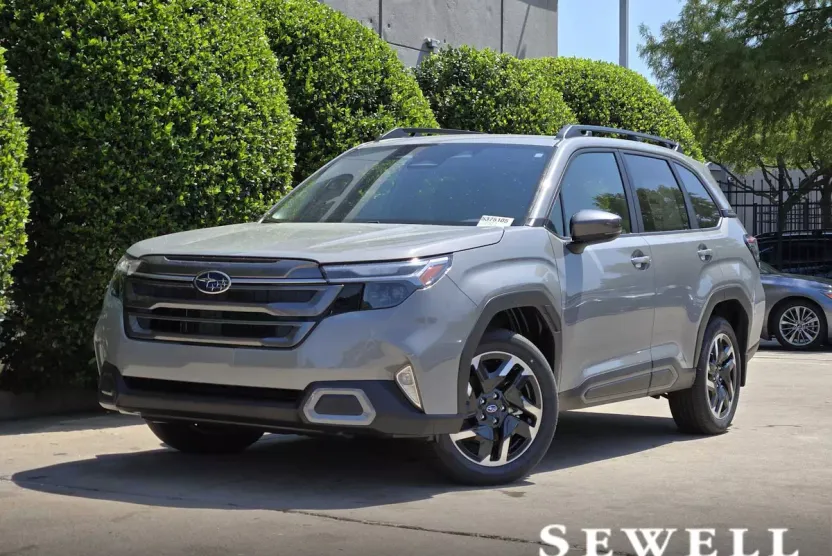 2025 Subaru Forester Premium photo 1