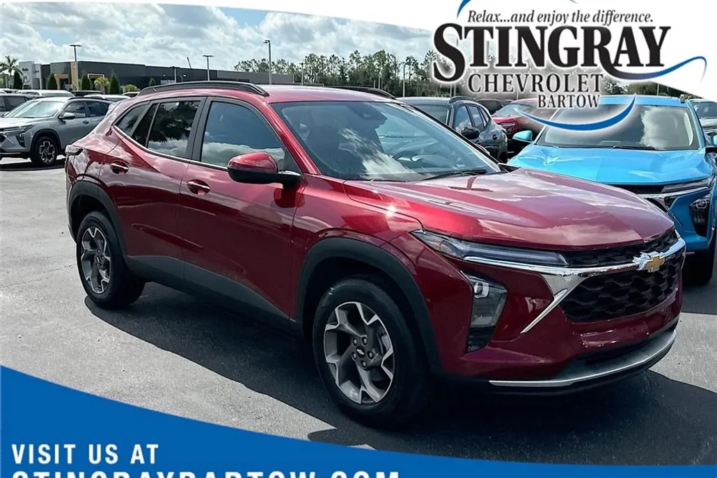 2025 Chevrolet Trax LT photo 1