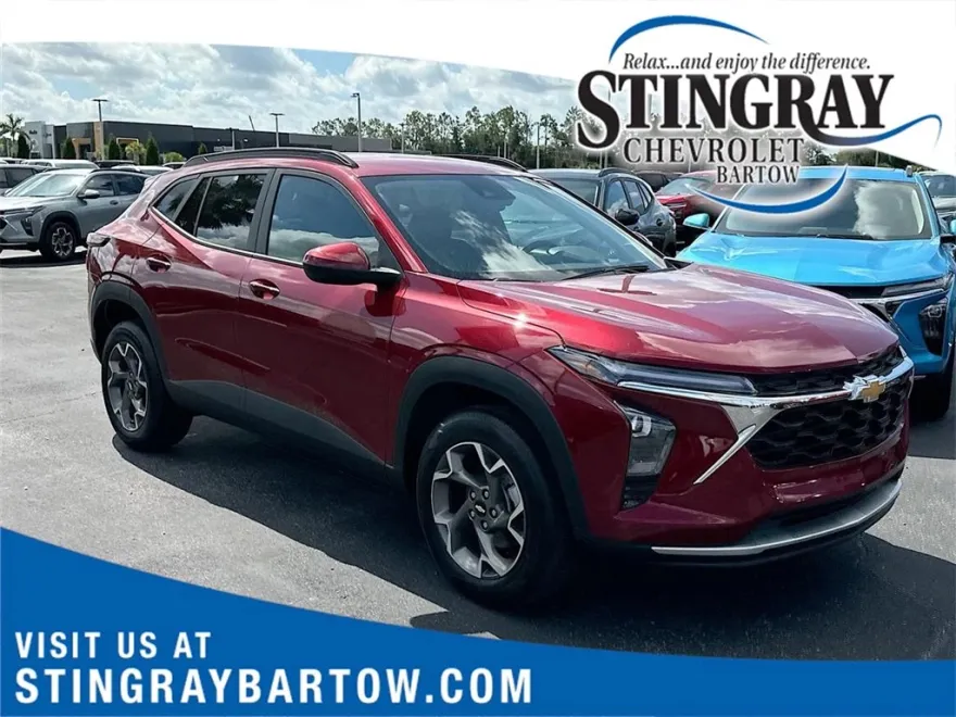2025 Chevrolet Trax LT photo 1
