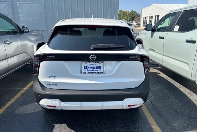 2025 Nissan Kicks SV photo 1