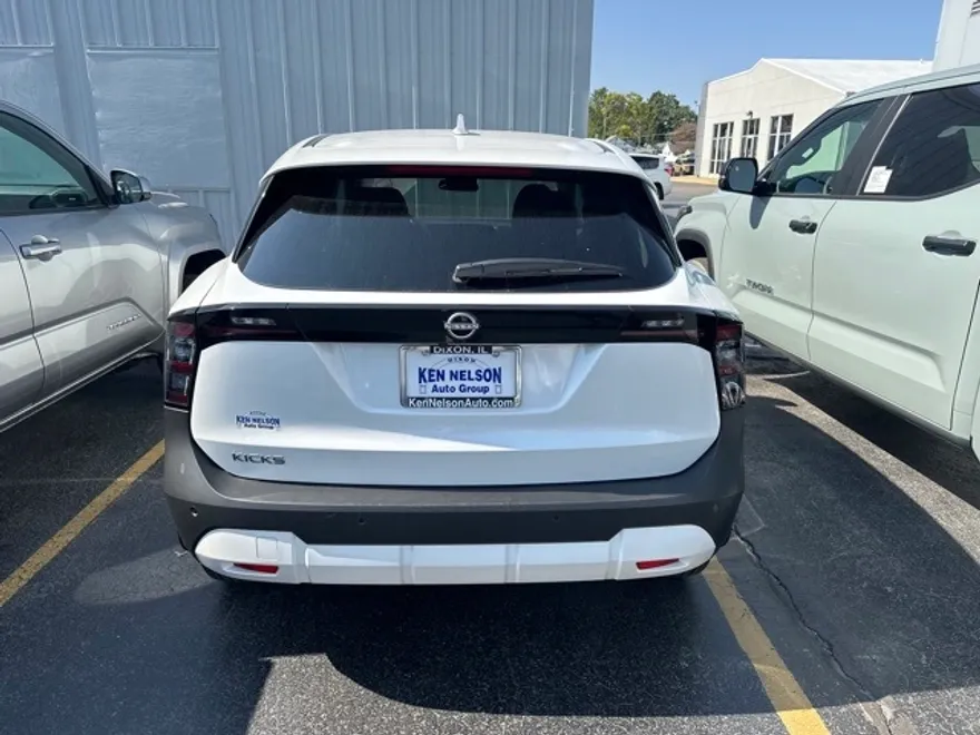 2025 Nissan Kicks SV photo 1