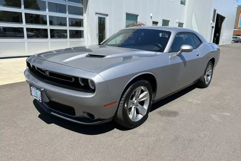 2018 Dodge Challenger SXT photo 1