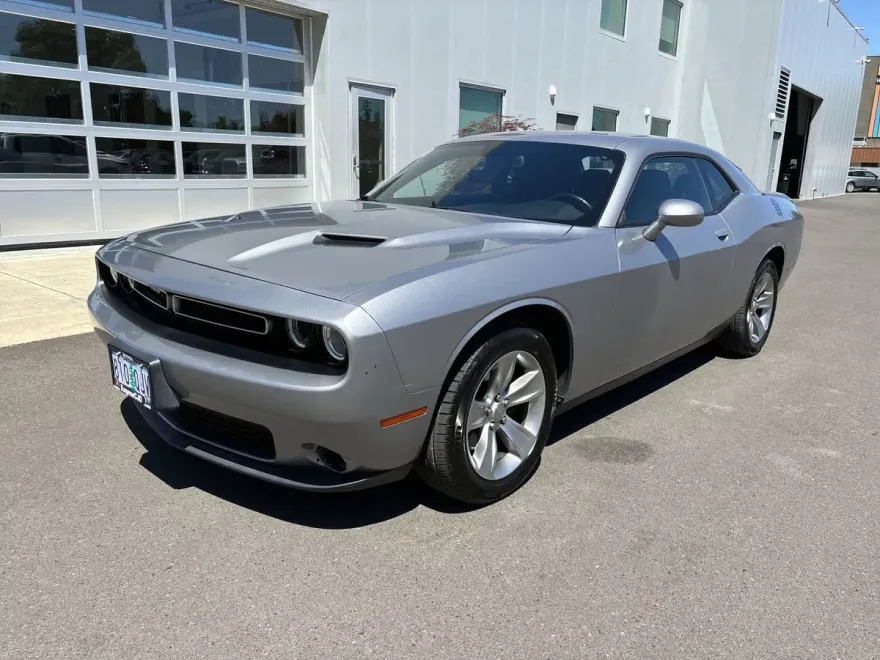2018 Dodge Challenger SXT photo 1