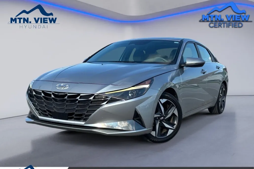 2022 Hyundai Elantra SEL photo 1
