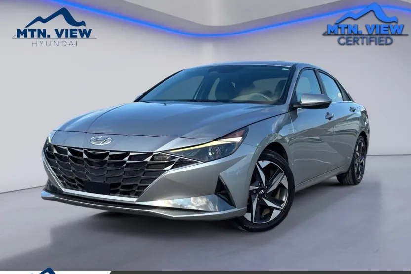 2022 Hyundai Elantra SEL photo 1