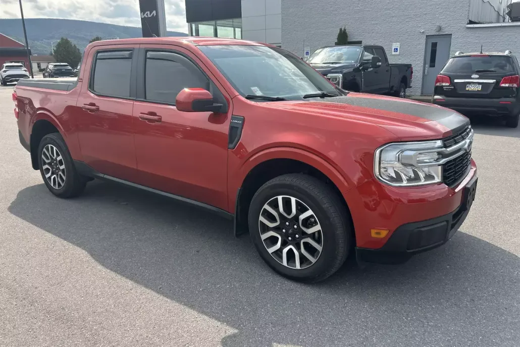 2023 Ford Maverick Lariat photo 1
