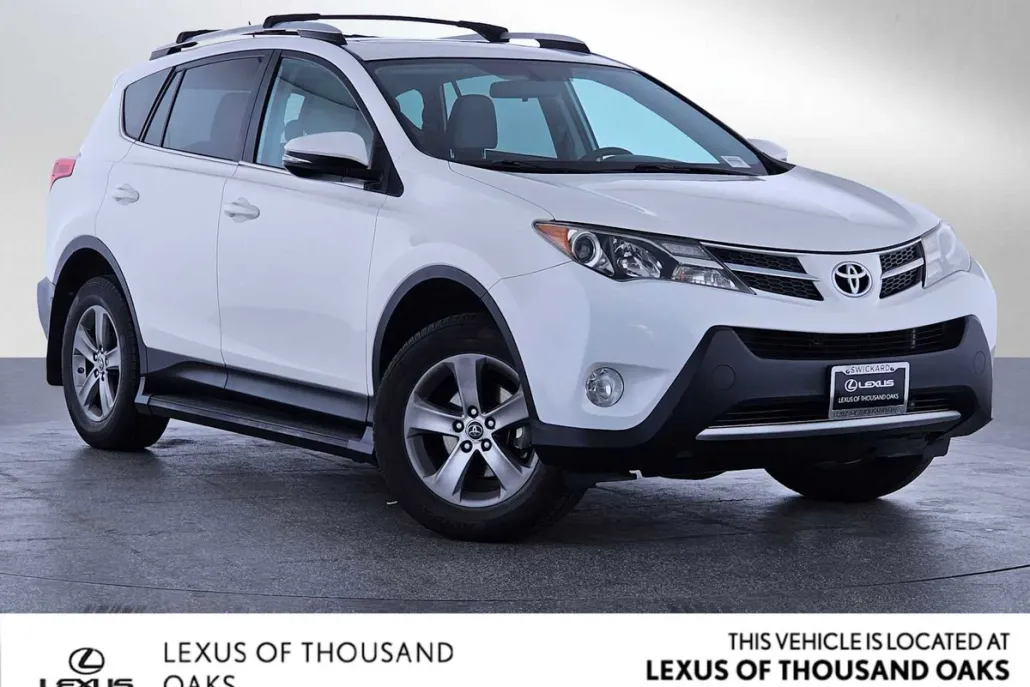 2015 Toyota RAV4 XLE photo 1