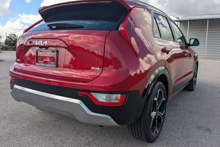 2025 Kia Niro EX Touring photo 1