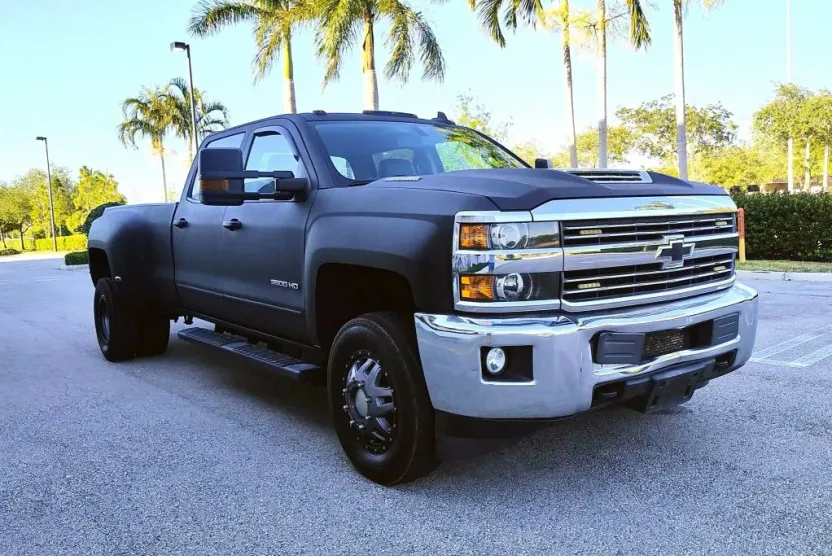 2018 Chevrolet Silverado 3500HD LT photo 1