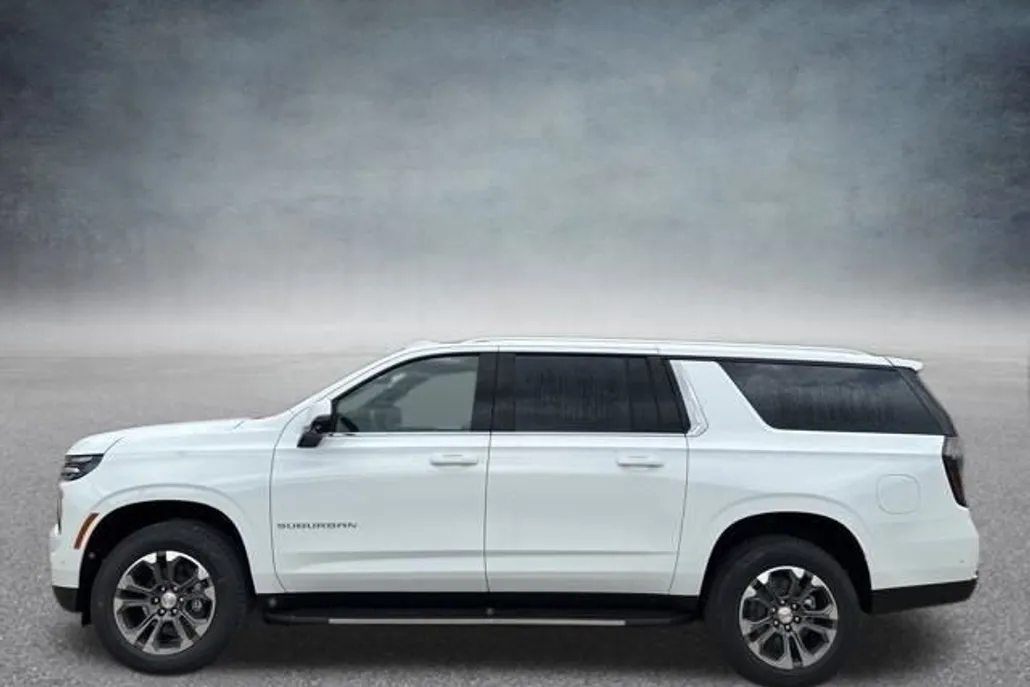 2025 Chevrolet Suburban LT photo 1