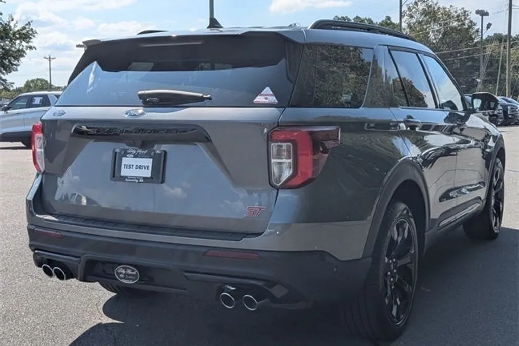 2024 Ford Explorer ST photo 1