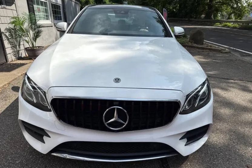 2018 Mercedes Benz E 300 4MATIC photo 1