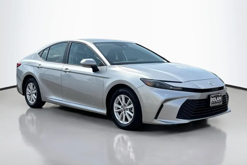 2025 Toyota Camry LE photo 1