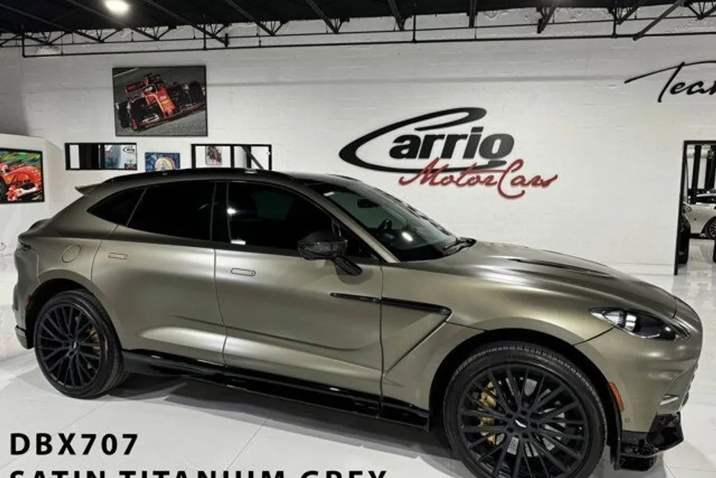 2023 Aston Martin DBX photo 1