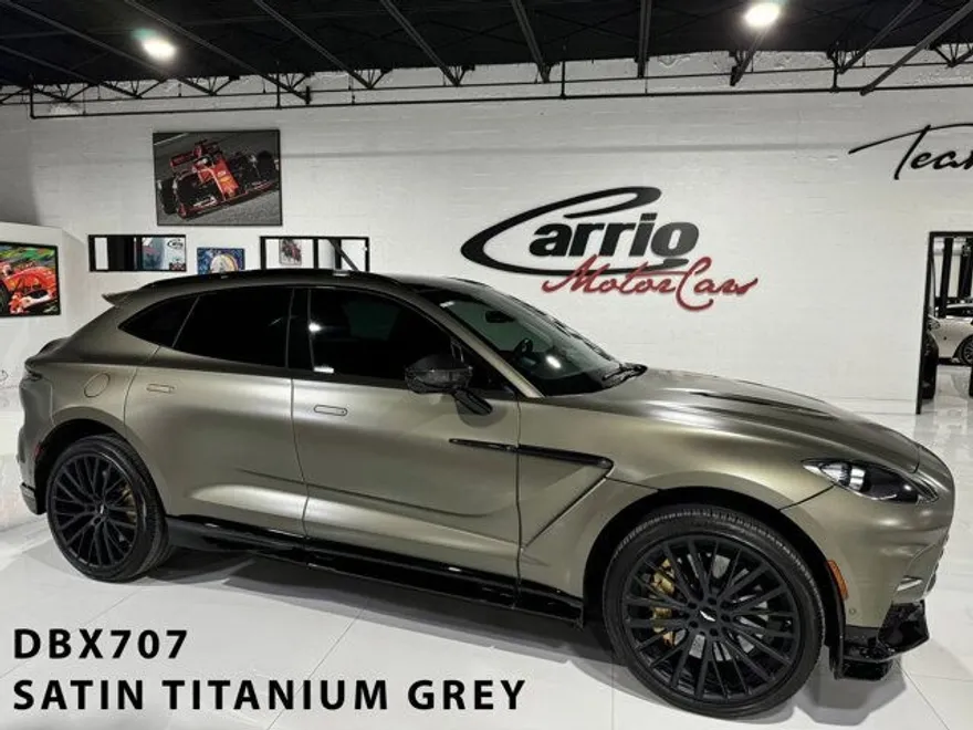 2023 Aston Martin DBX photo 1