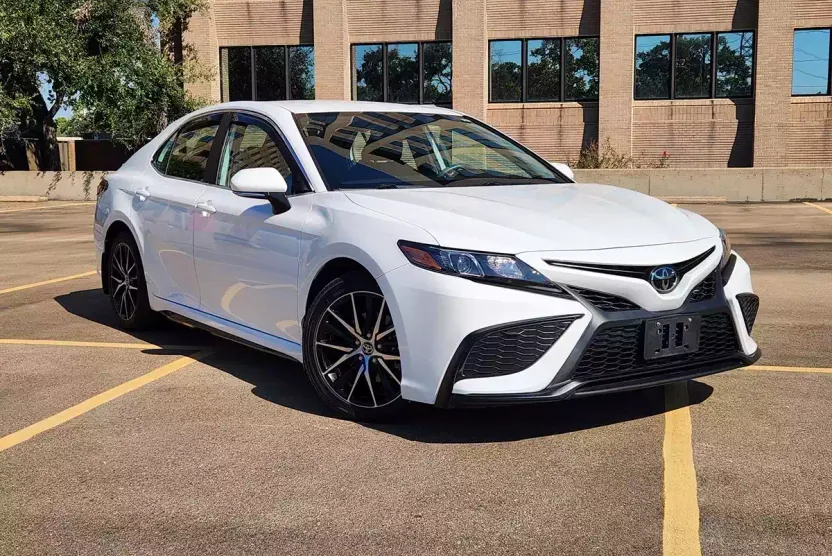2023 Toyota Camry SE photo 1