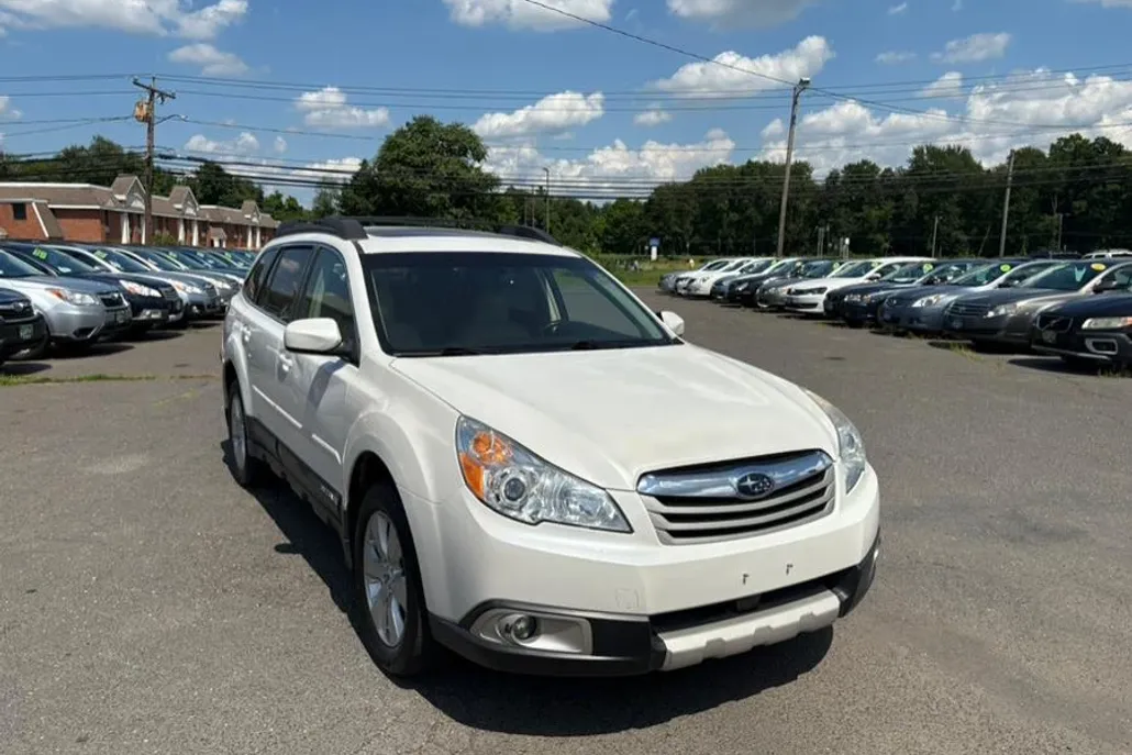 2012 Subaru Outback Limited photo 1