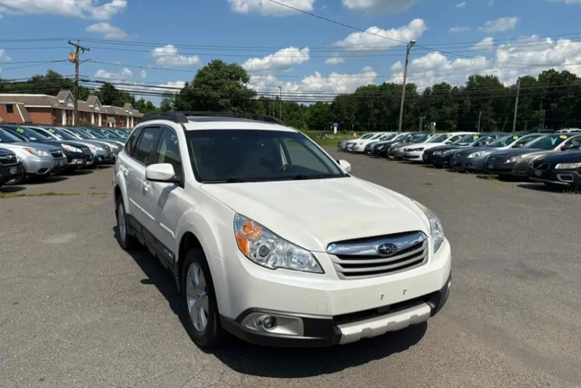 2012 Subaru Outback Limited photo 1