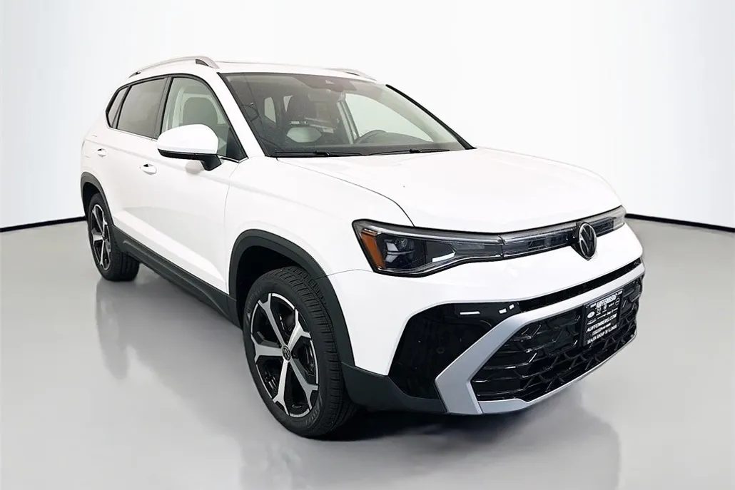 2025 Volkswagen Taos SEL photo 1