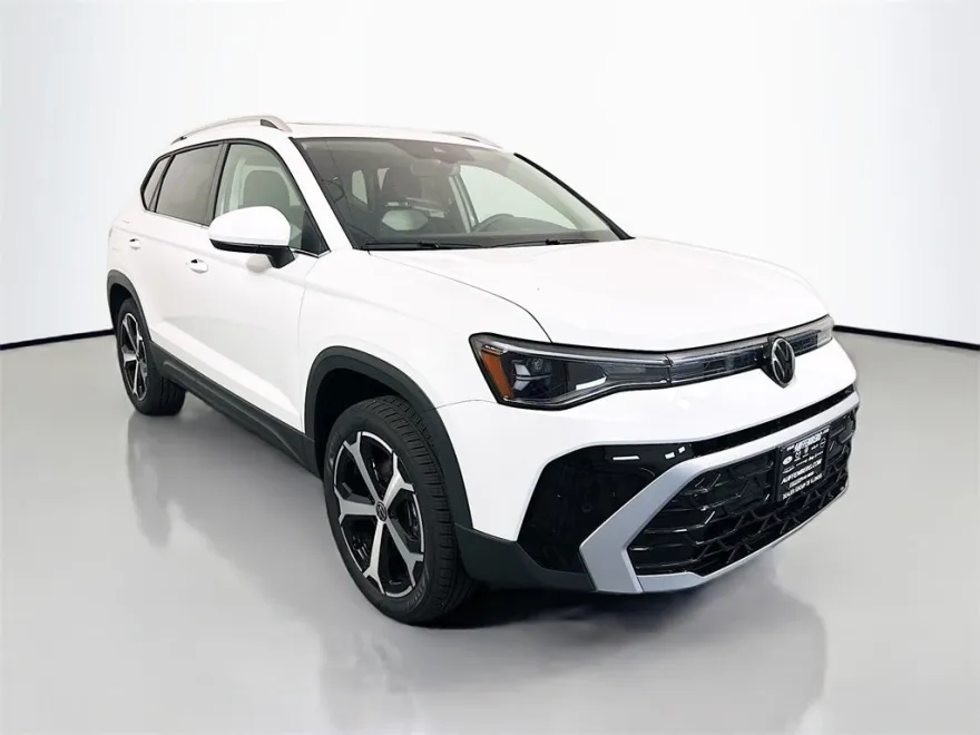 2025 Volkswagen Taos SEL photo 1