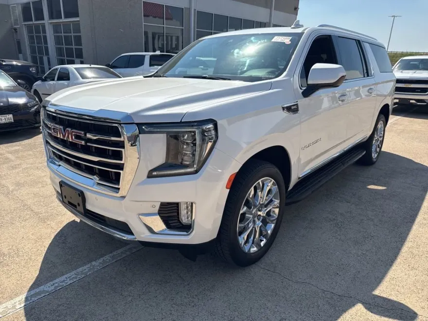 2023 Gmc Yukon XL SLT photo 1