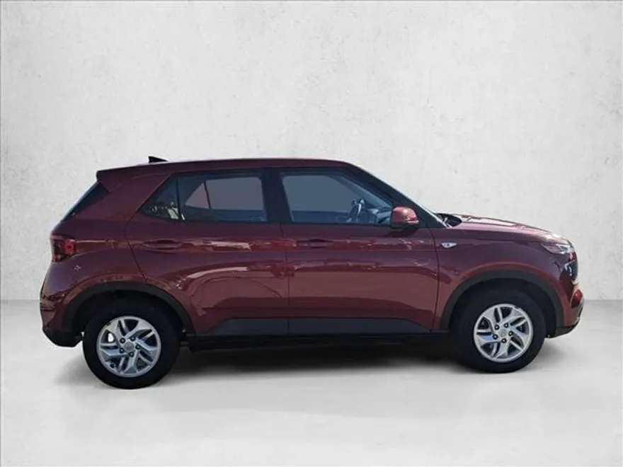 2022 Hyundai Venue SE photo 1