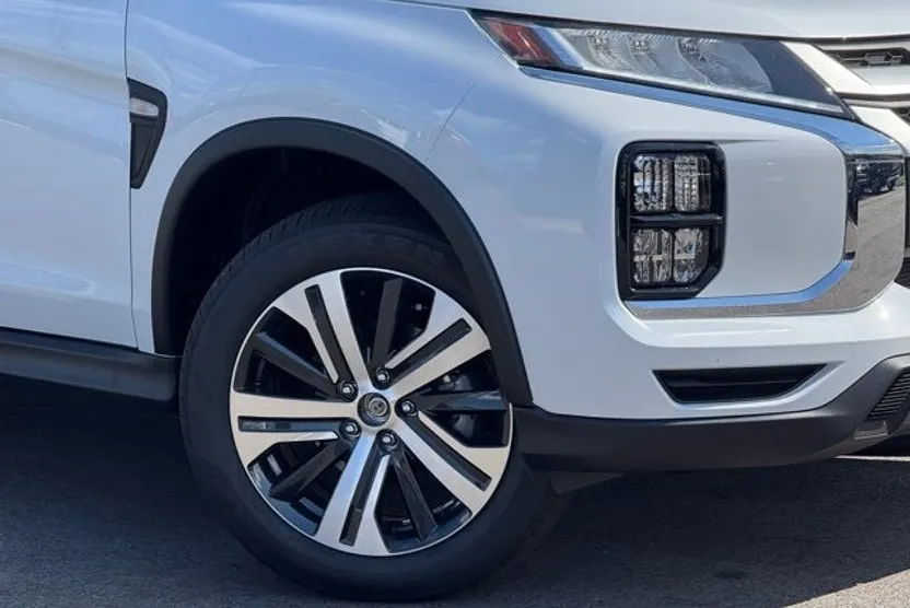 2025 Mitsubishi Outlander Sport ES SE LE photo 1