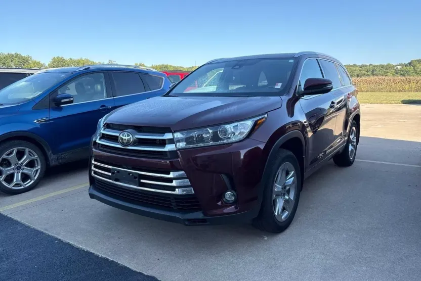 2019 Toyota Highlander Limited photo 1