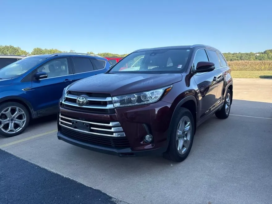 2019 Toyota Highlander Limited photo 1