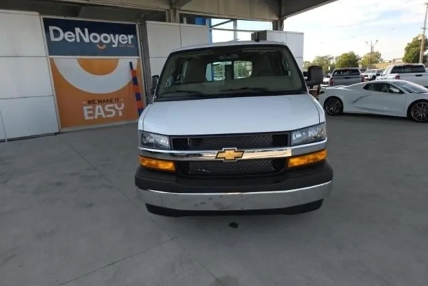 2025 Chevrolet Express Cargo 2500 Base photo 1