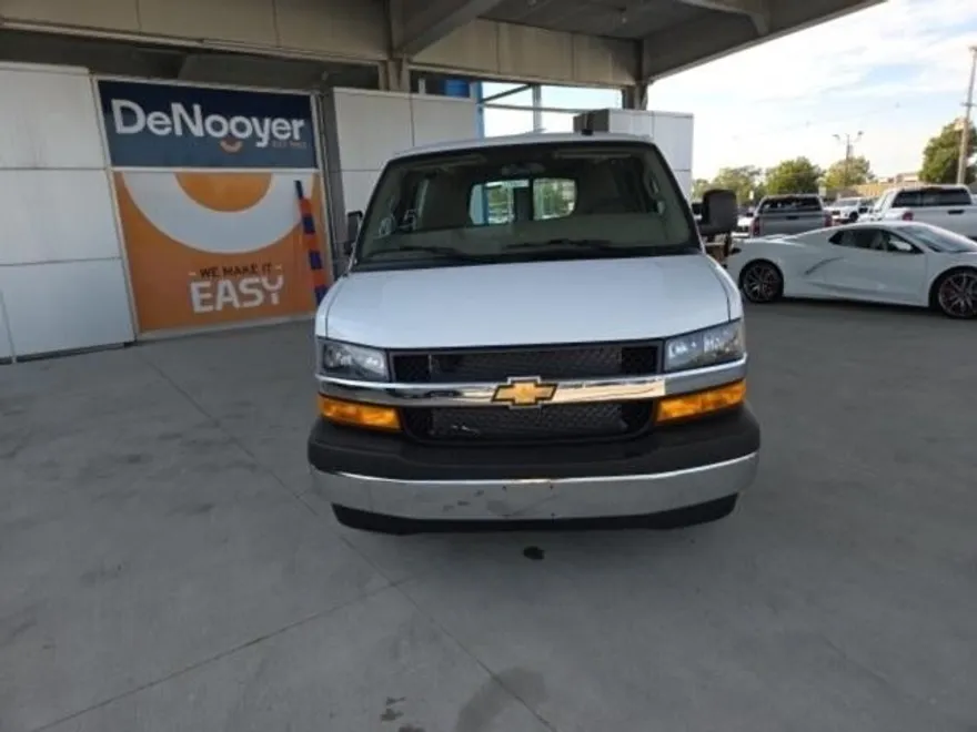 2025 Chevrolet Express Cargo 2500 Base photo 1