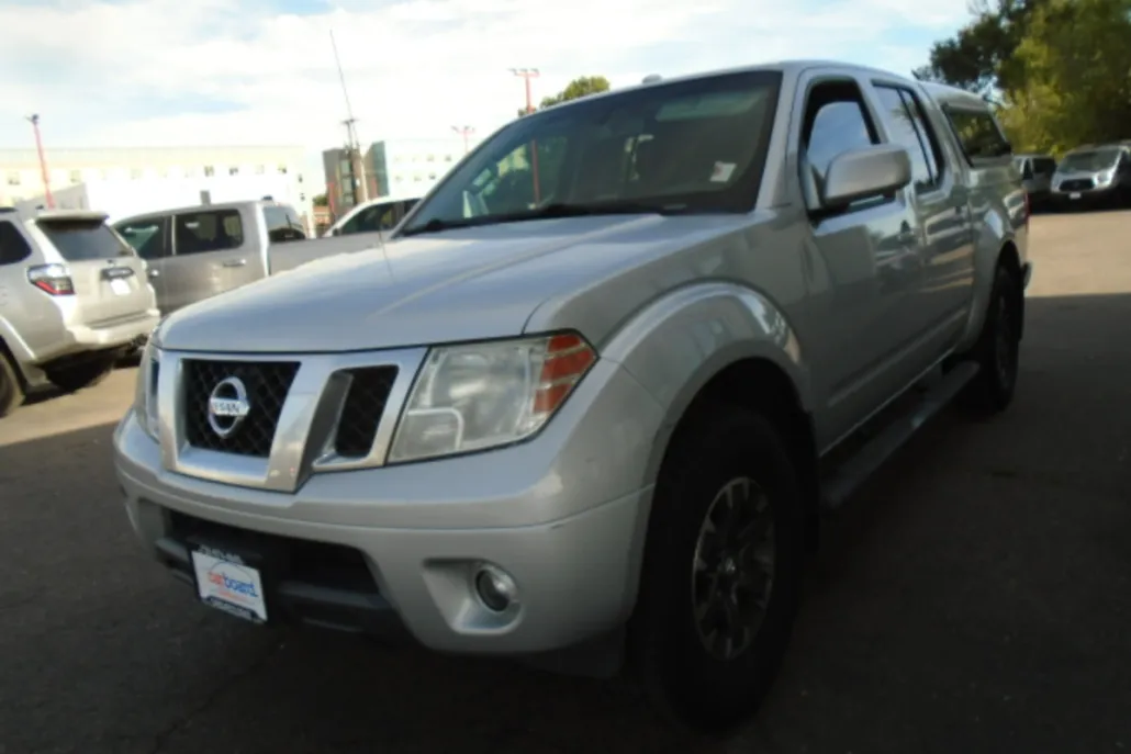 2015 Nissan Frontier Crew Cab PRO-4X photo 1