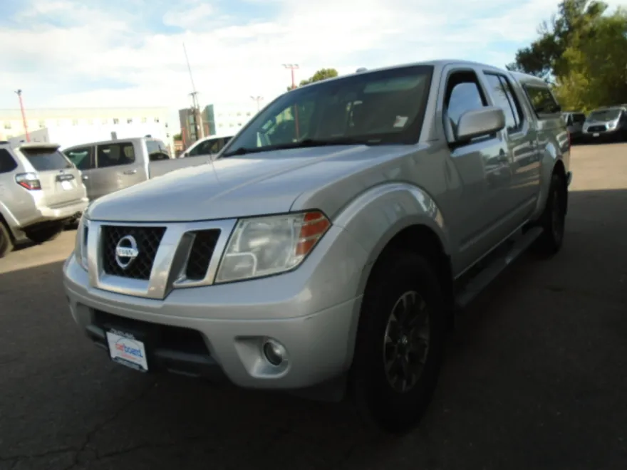 2015 Nissan Frontier Crew Cab PRO-4X photo 1
