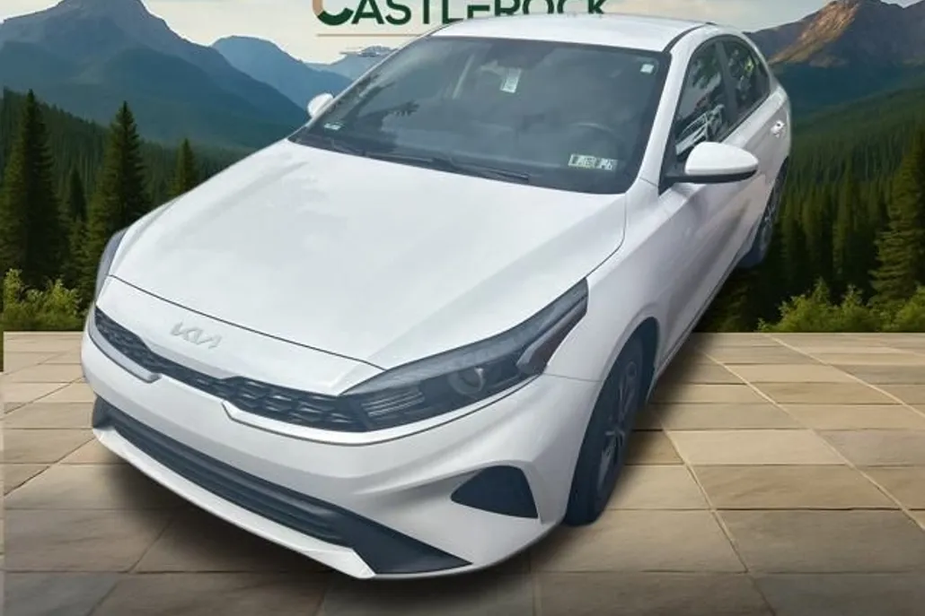 2022 Kia Forte LXS photo 1