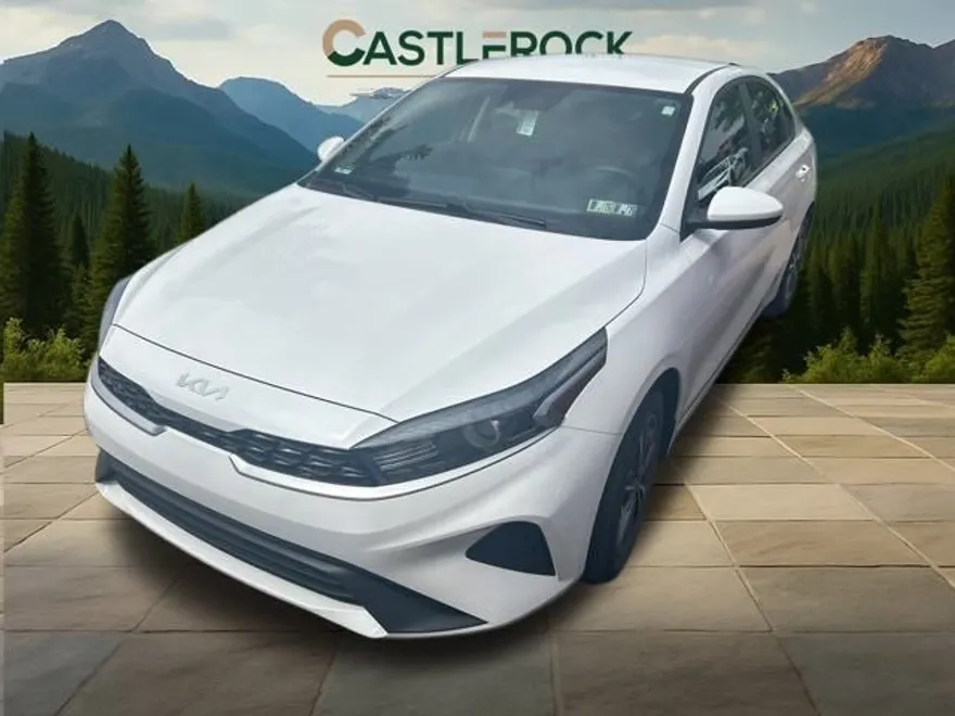 2022 Kia Forte LXS photo 1