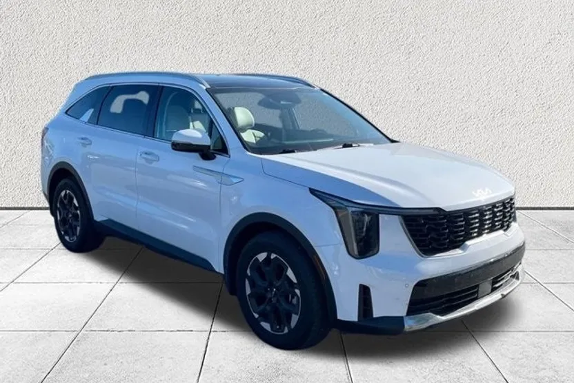2024 Kia Sorento S photo 1