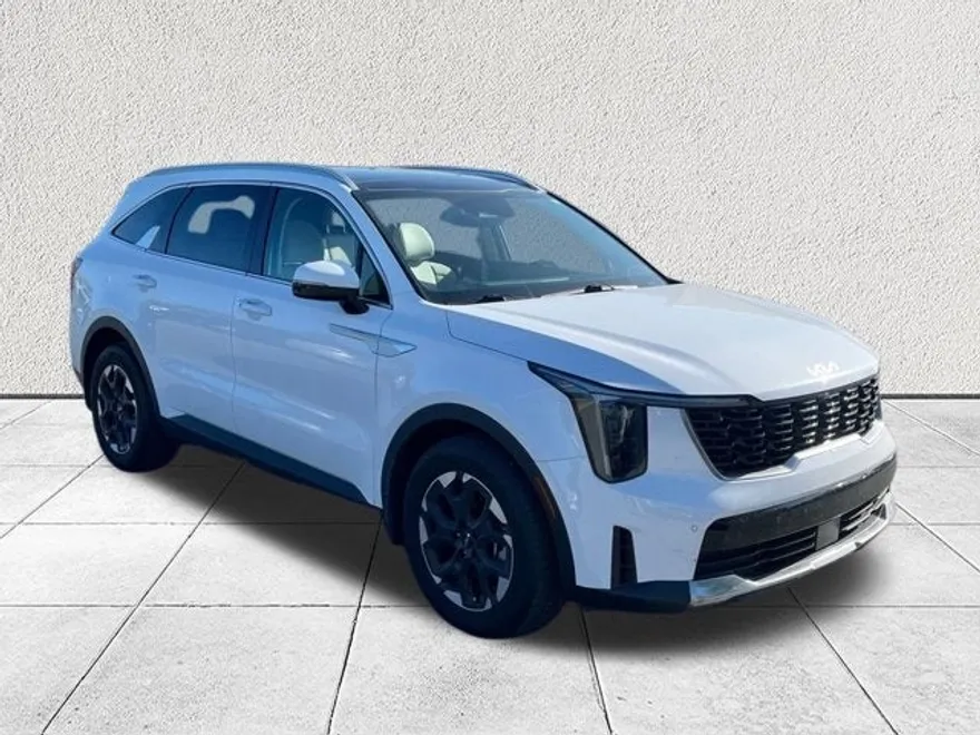2024 Kia Sorento S photo 1