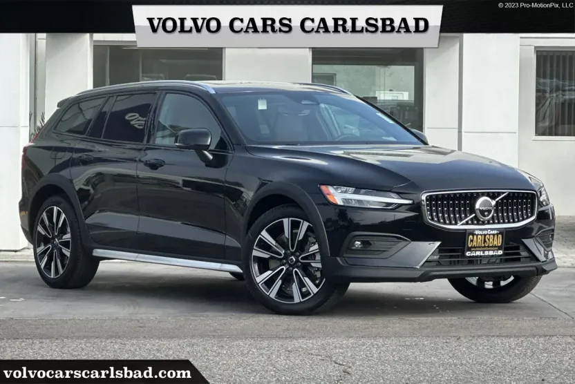 2025 Volvo V60 Cross Country photo 1