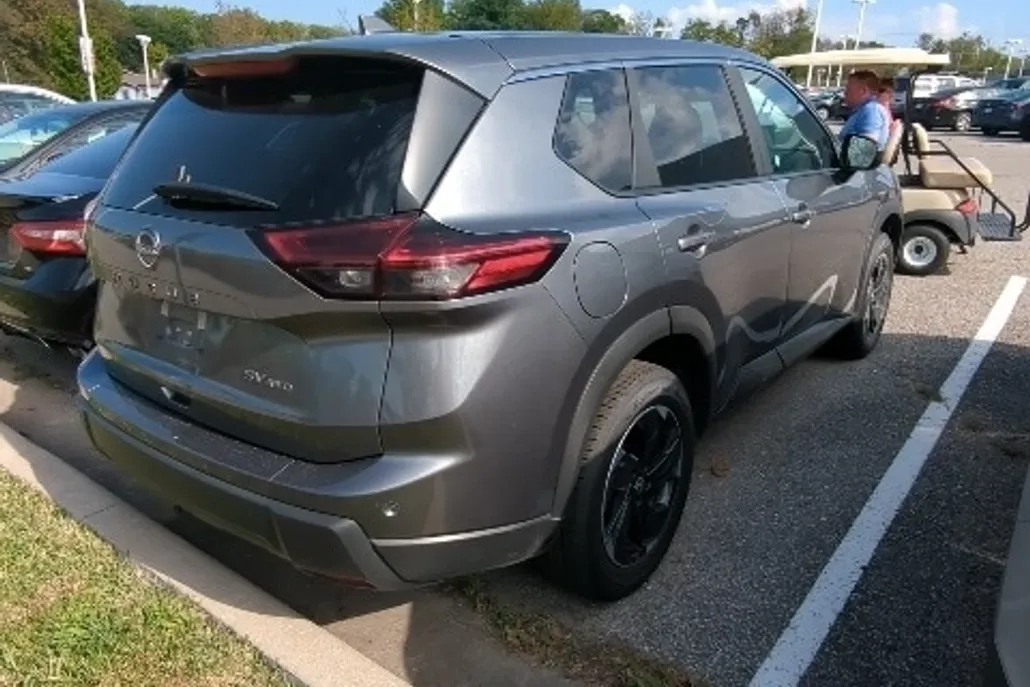 2024 Nissan Rogue SV photo 1