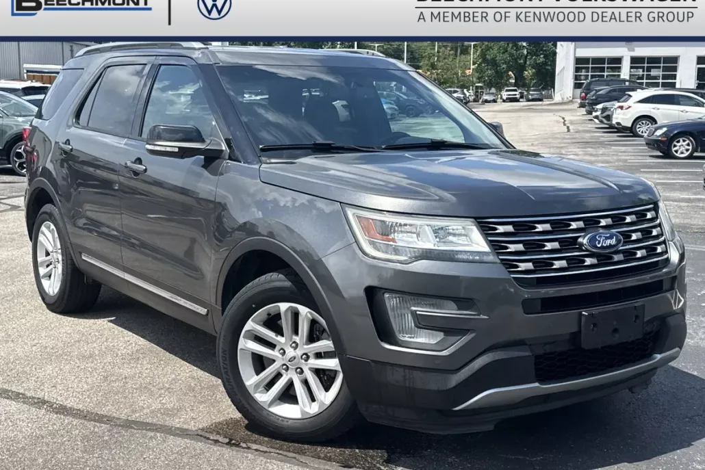 2016 Ford Explorer XLT photo 1