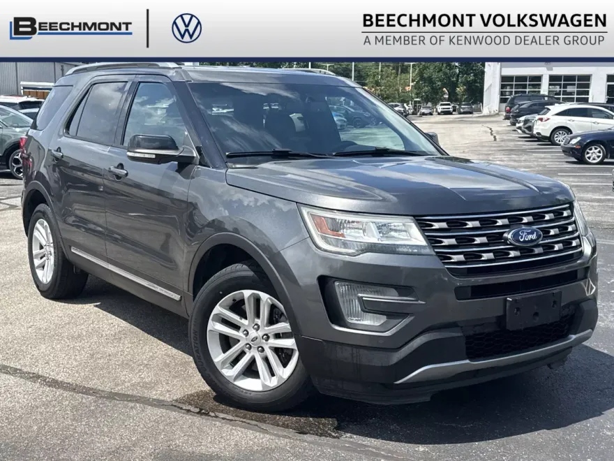 2016 Ford Explorer XLT photo 1