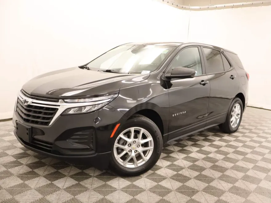 2022 Chevrolet Equinox LS photo 1