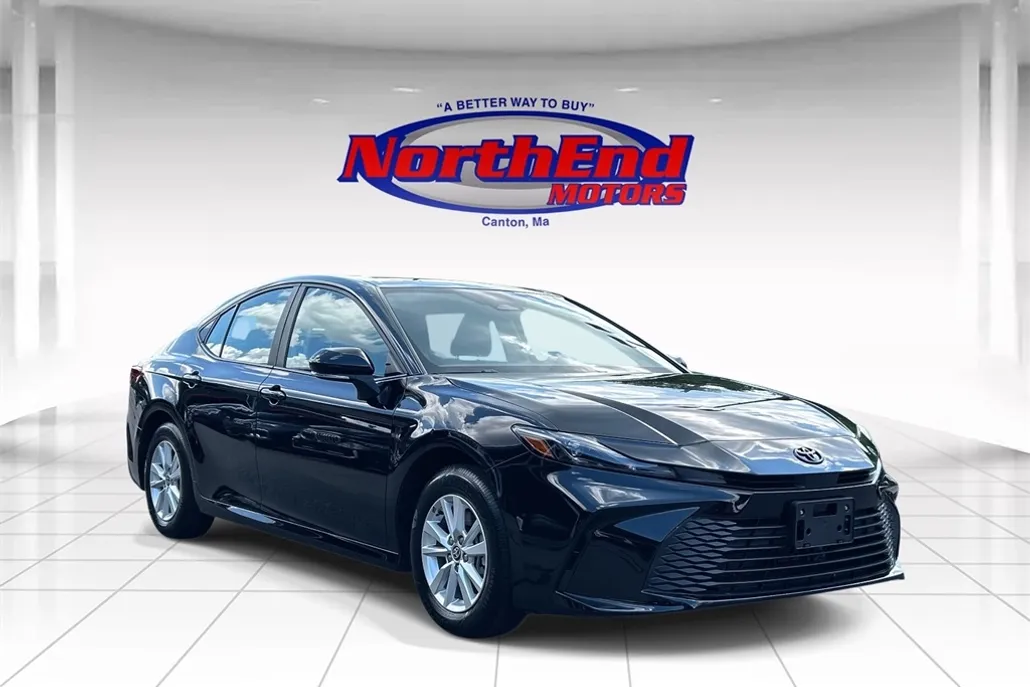 2025 Toyota Camry LE photo 1